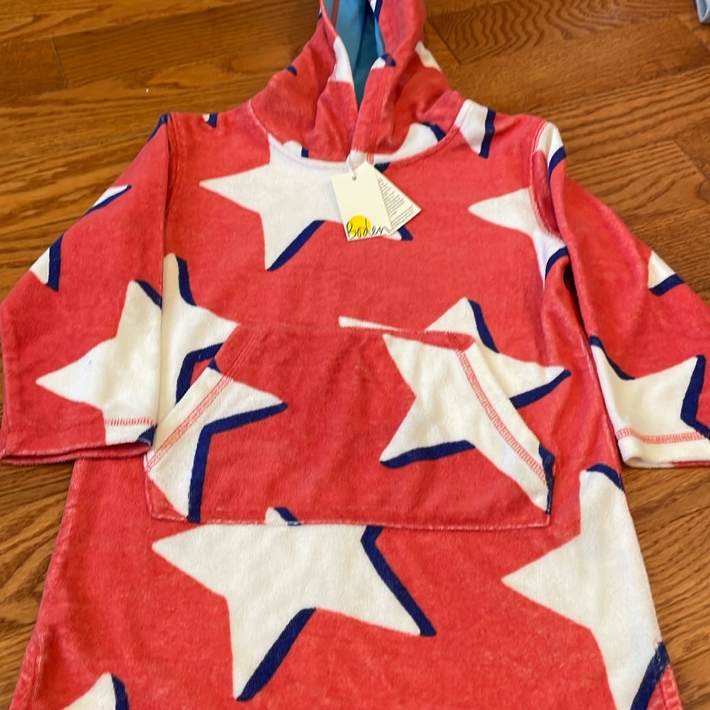 NWT red and white star mini Boden toweling hoodie. Size 4-5y ❤️🤍🎖️
